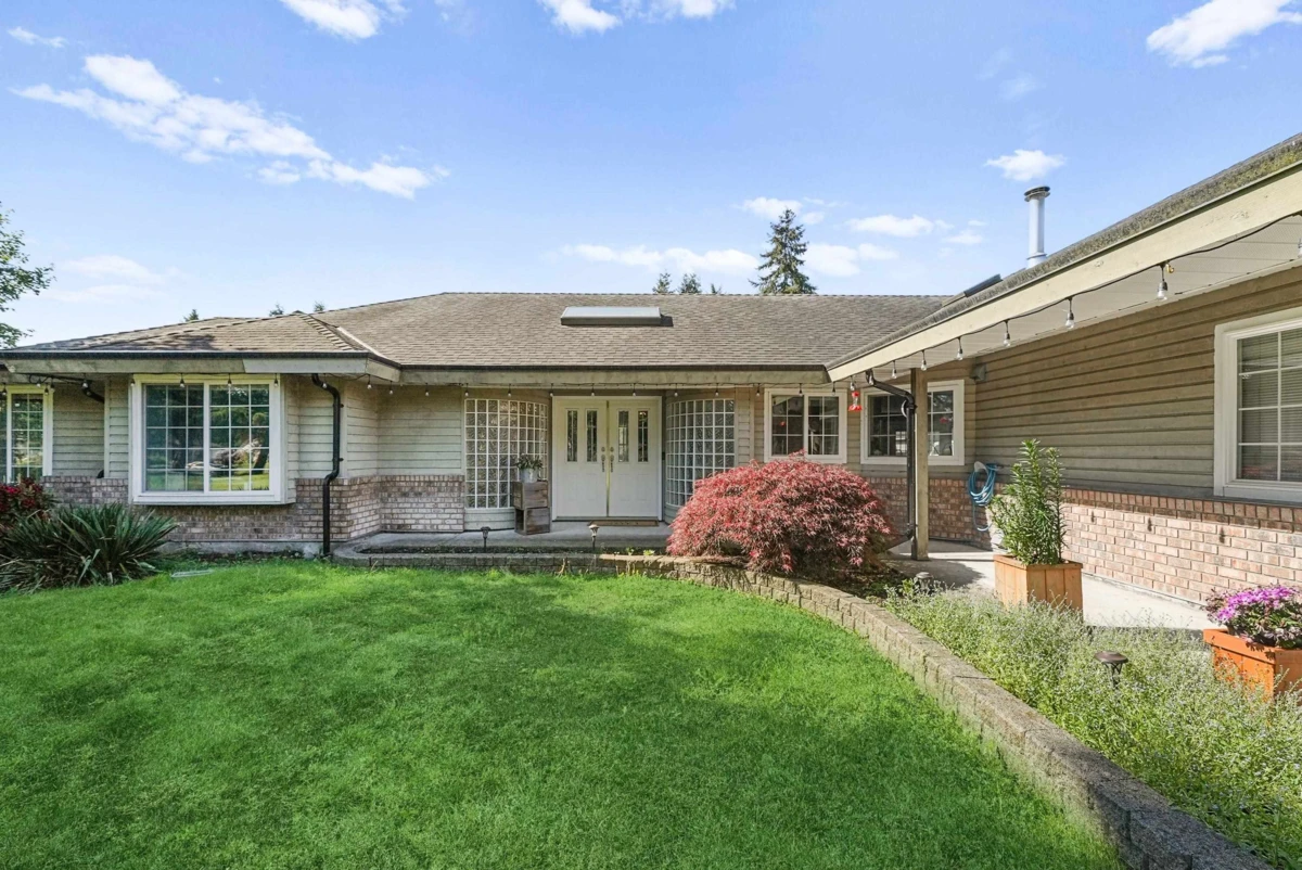 Family Room Photo of 25040 57 Avenue, Langley, BC
