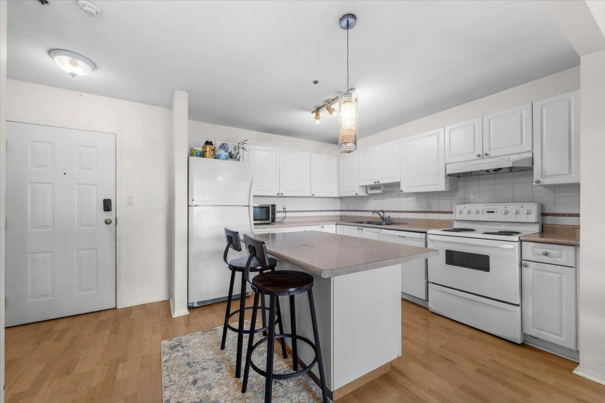 Living Room Photo of 819 1310 Cariboo Street, New Westminster, BC