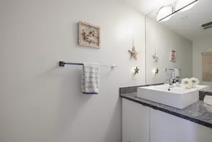 Hot Tub / Spa Photo of 502 14955 Victoria Avenue, White Rock, BC