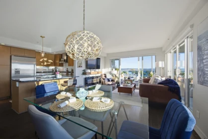 Kitchen Island Photo of 502 14955 Victoria Avenue, White Rock, BC