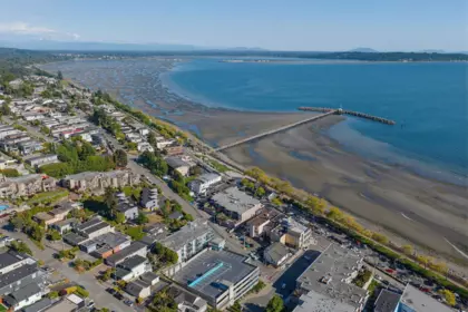 Neighborhood Park Photo Near 502 14955 Victoria Avenue, White Rock, BC