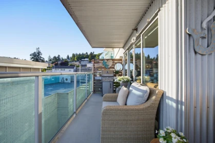 Outdoor Patio Photo of 502 14955 Victoria Avenue, White Rock, BC