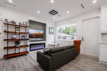 #2 4675 Canada Way, Burnaby, BC, Burnaby — Half Duplex for sale