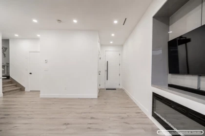 #2 4675 Canada Way, Burnaby, BC, Burnaby — Half Duplex for sale