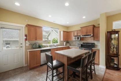 Kitchen Photo of 15130 62 Avenue, Surrey, BC