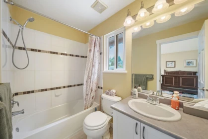 Primary Bathroom Photo of 15130 62 Avenue, Surrey, BC