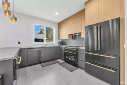 Kitchen Island Photo of 2 2091 E 20th Avenue, Vancouver, BC