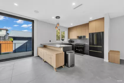 Kitchen Photo of 2 2091 E 20th Avenue, Vancouver, BC
