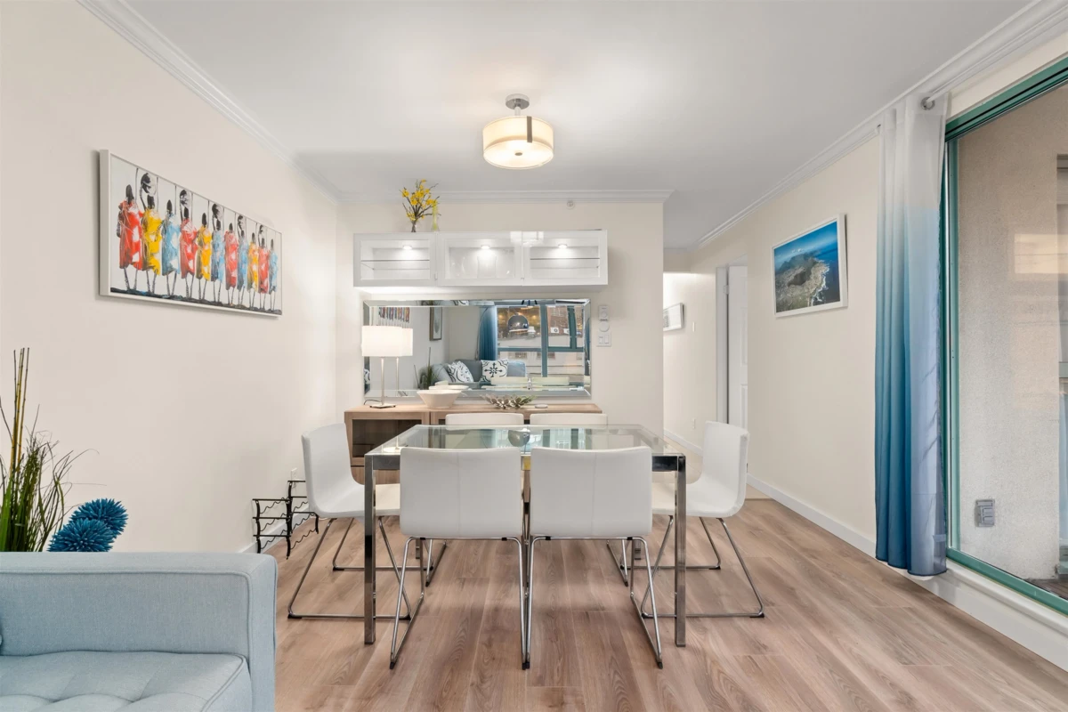 Dining Area Photo of 506 907 Beach Avenue, Vancouver, BC