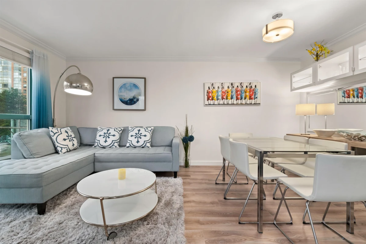 Family Room Photo of 506 907 Beach Avenue, Vancouver, BC
