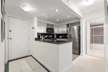 Primary Bathroom Photo of 506 907 Beach Avenue, Vancouver, BC