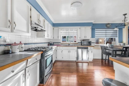 Kitchen Photo of 11802 80a Avenue, Delta, BC
