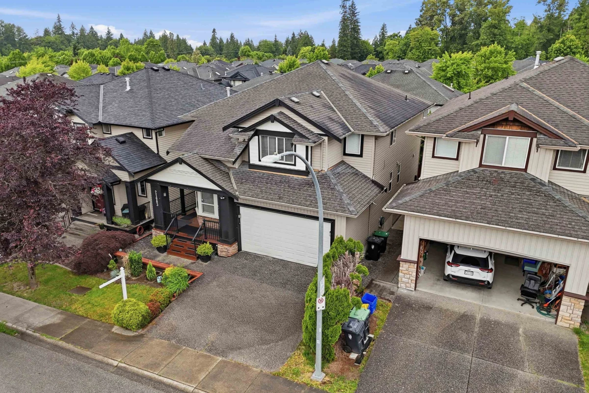 Living Room Photo of 21683 89a Avenue, Langley, BC