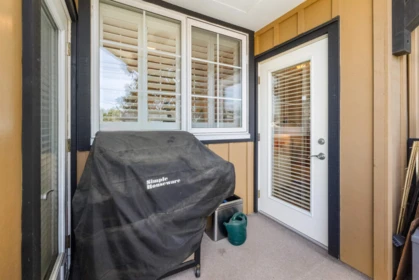 Hallway Photo of 203 1642 56 Street, Tsawwassen, BC
