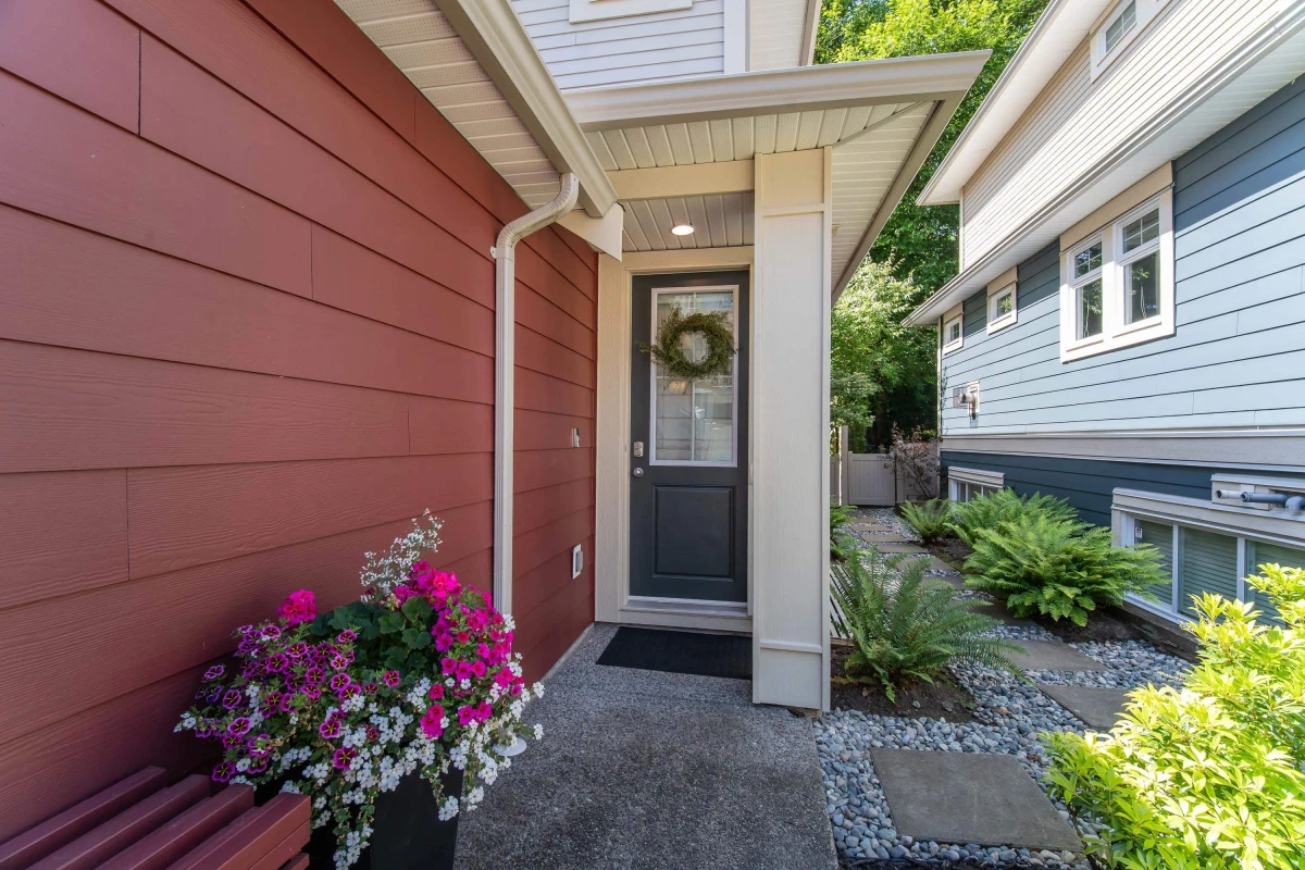 Family Room Photo of 27 15454 32 Avenue, Surrey, BC