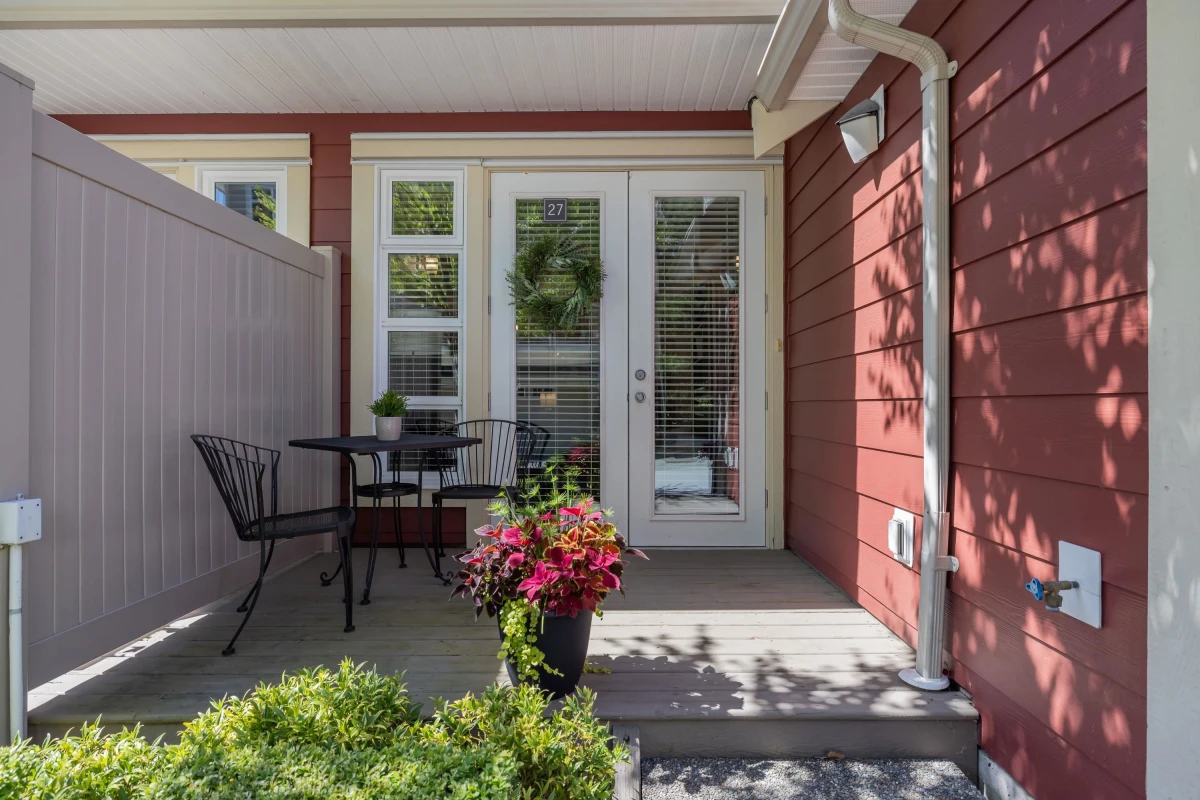 Living Room Photo of 27 15454 32 Avenue, Surrey, BC