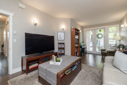 Hallway Photo of 27 15454 32 Avenue, Surrey, BC