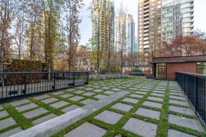 Outdoor Kitchen Photo of 2809 928 Homer Street, Vancouver, BC