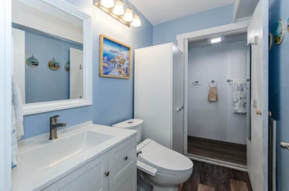 Entry Foyer Photo of 401 RAINDANCE CRESCENT, West Vancouver BC V7P 1C1