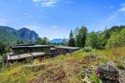 Garden / Landscaping Photo of 2237 Windsail Place, Squamish, BC