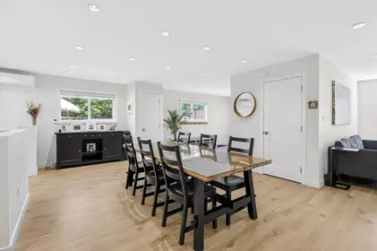 Kitchen Island Photo of 9851 Swansea Drive, Richmond, BC