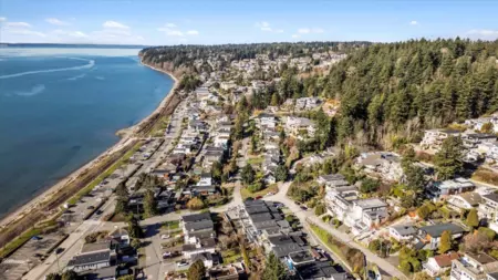 Garden / Landscaping Photo of 14667 W Beach Avenue, White Rock, BC