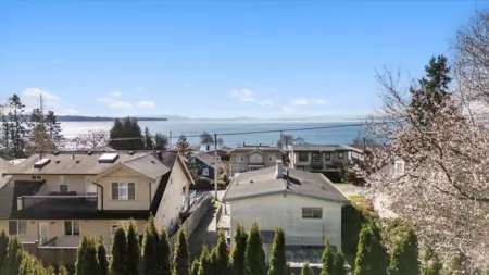 14667 W Beach Avenue, White Rock, BC, White Rock — Single Family Residence for sale