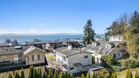 Outdoor Patio Photo of 14667 W Beach Avenue, White Rock, BC