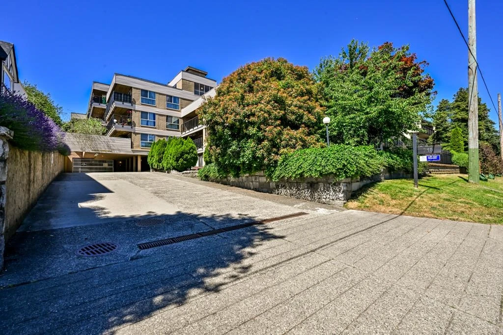 Living Room Photo of 408 715 Royal Avenue, New Westminster, BC