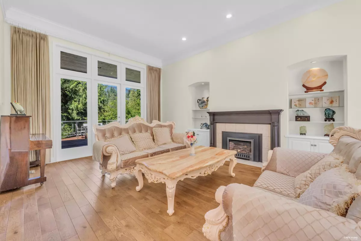 Dining Area Photo of 4941 Water Lane, West Vancouver, BC