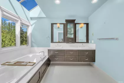 Entry Foyer Photo of 4941 Water Lane, West Vancouver, BC