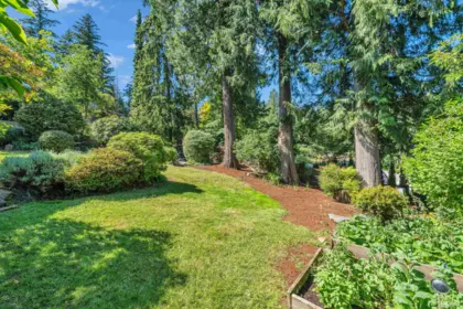 Outdoor Kitchen Photo of 4941 Water Lane, West Vancouver, BC