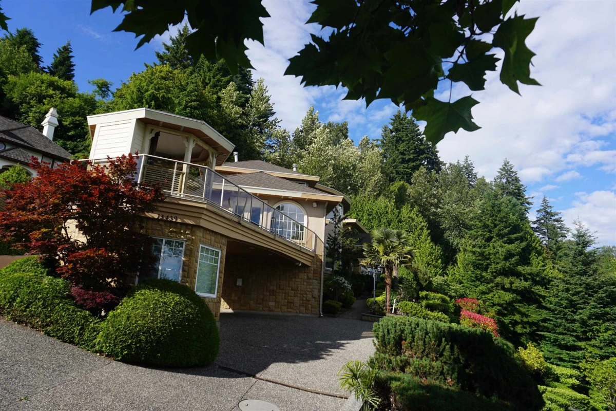 Living Room Photo of 13439 55a Avenue, Surrey, BC