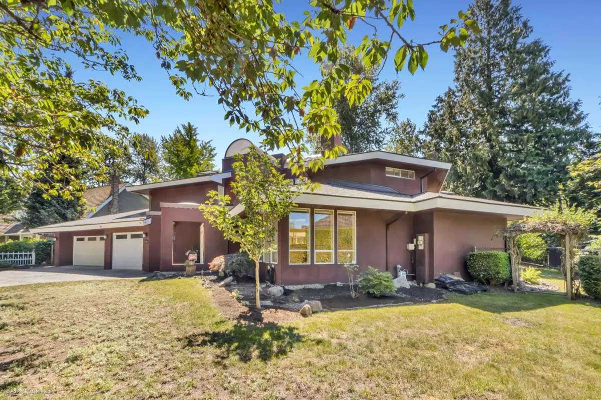 Living Room Photo of 12936 21b Avenue, Surrey, BC