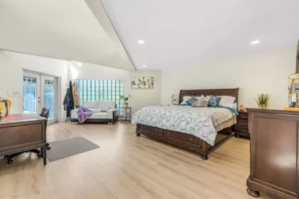 Basement Recreation Room Photo of 12936 21b Avenue, Surrey, BC