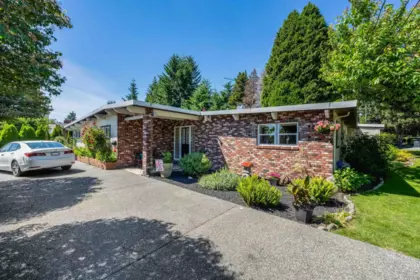 Kitchen Island Photo of 529 Appian Way, Coquitlam, BC