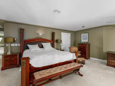 Basement Recreation Room Photo of 13828 Crescent Road, Surrey, BC