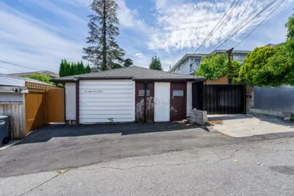 Swimming Pool Photo of 2843 E 5th Avenue, Vancouver, BC