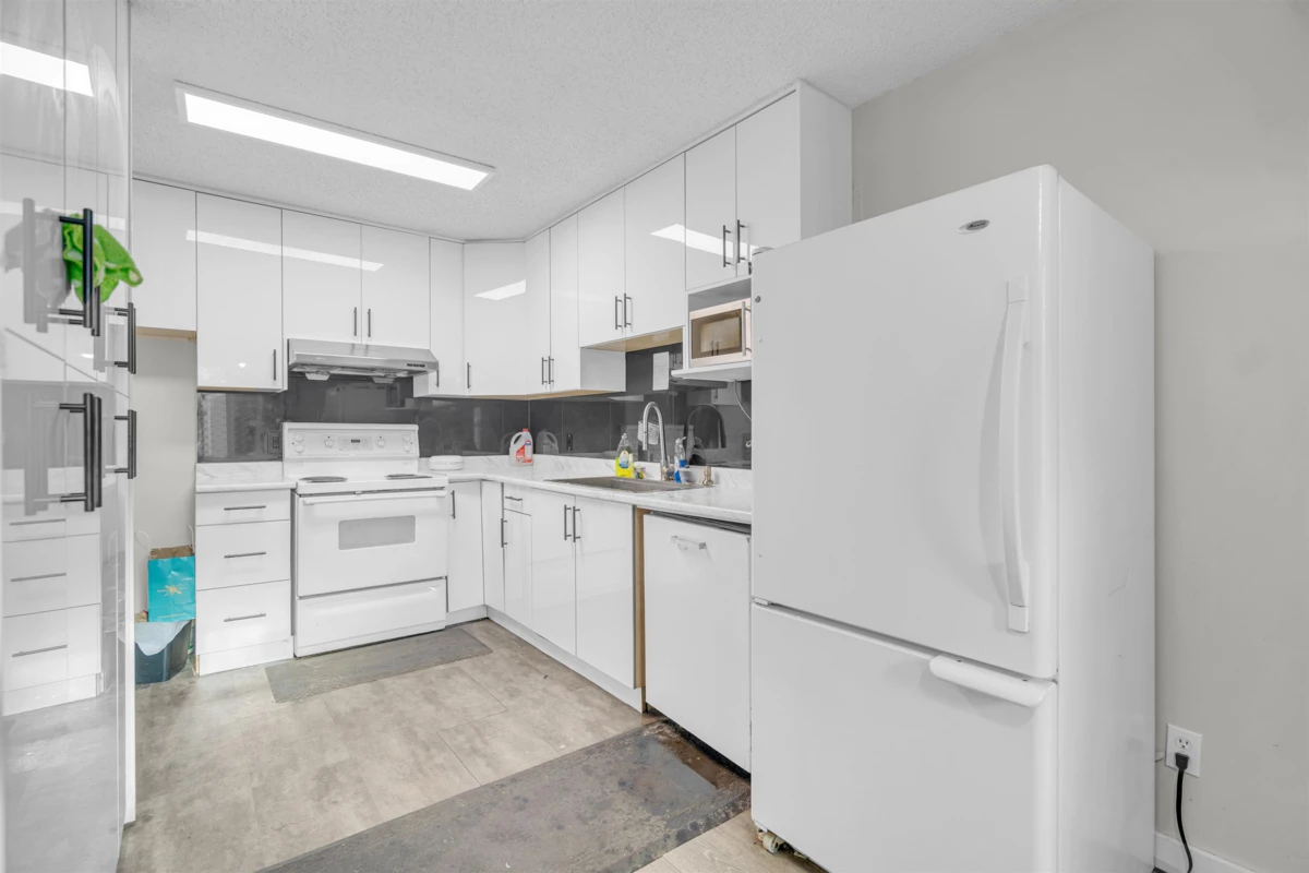 Dining Area Photo of 13335 70b Avenue, Surrey, BC