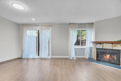 Breakfast Nook Photo of 13335 70b Avenue, Surrey, BC