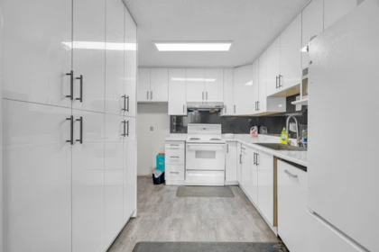 Kitchen Photo of 13335 70b Avenue, Surrey, BC