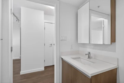 Hallway Photo of 606 1009 Harwood Street, Vancouver, BC