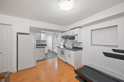 Hallway Photo of 1071 Spar Drive, Coquitlam, BC