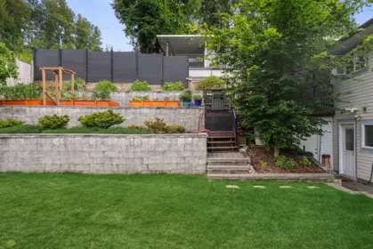Swimming Pool Photo of 1071 Spar Drive, Coquitlam, BC