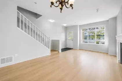 Kitchen Island Photo of 3265 Clermont Mews, Vancouver, BC