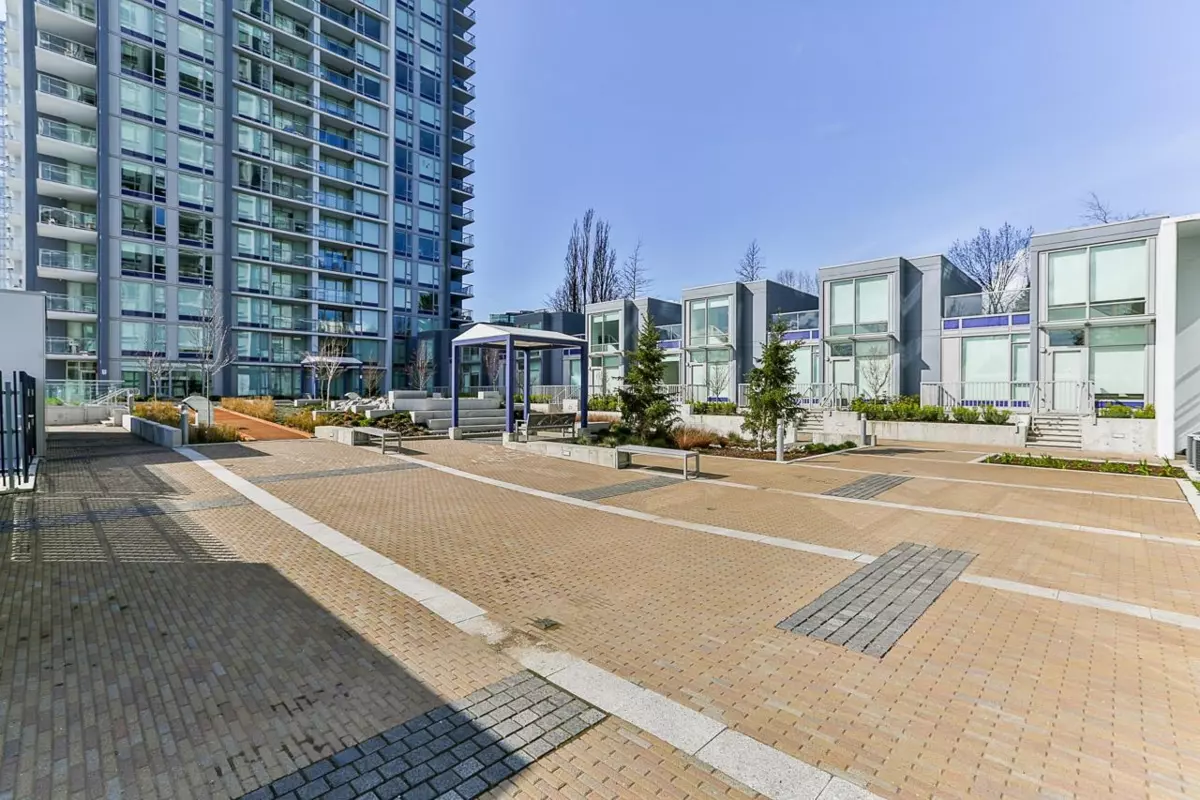 Dining Area Photo of 3709 13750 100 Avenue, Surrey, BC