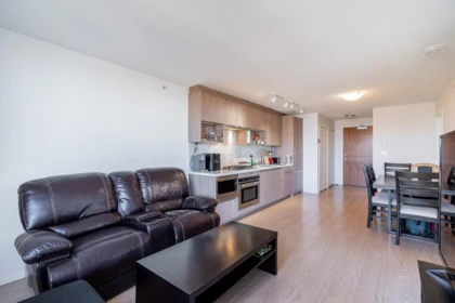 Kitchen Photo of 3709 13750 100 Avenue, Surrey, BC