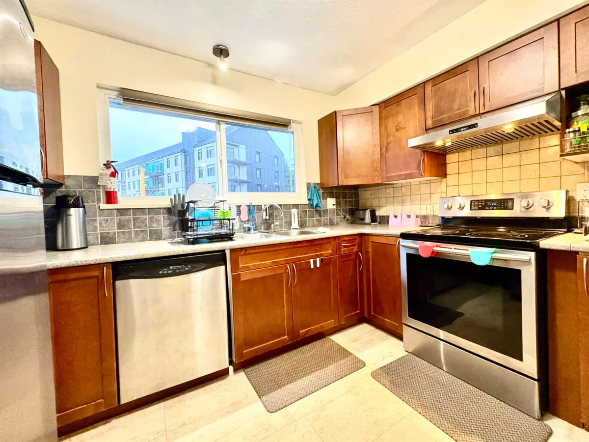 Dining Area Photo of 257 Angela Drive, Port Moody, BC