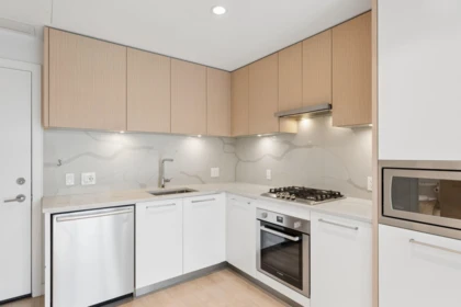 903 567 Clarke Road, Coquitlam, BC, Coquitlam — Apartment/Condo for sale