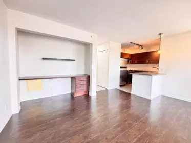 Kitchen Island Photo of 902 833 Agnes Street, New Westminster, BC